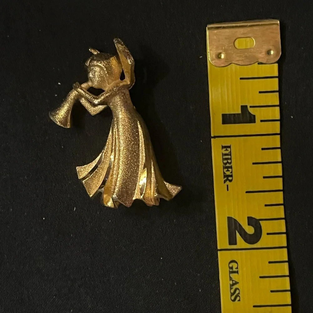Vintage Textured Gold Tone Angel Brooch